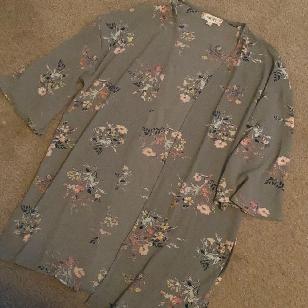 Medium floral short sleeve cardigan